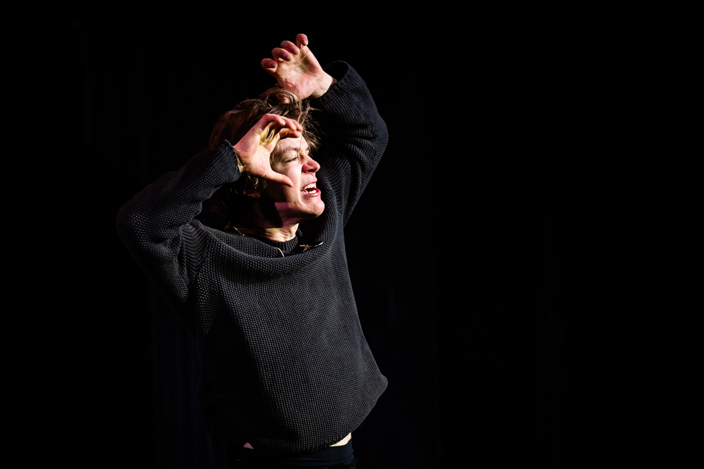 Hugo Tarres (Hamlet). Fot. Marta Ankiersztejn