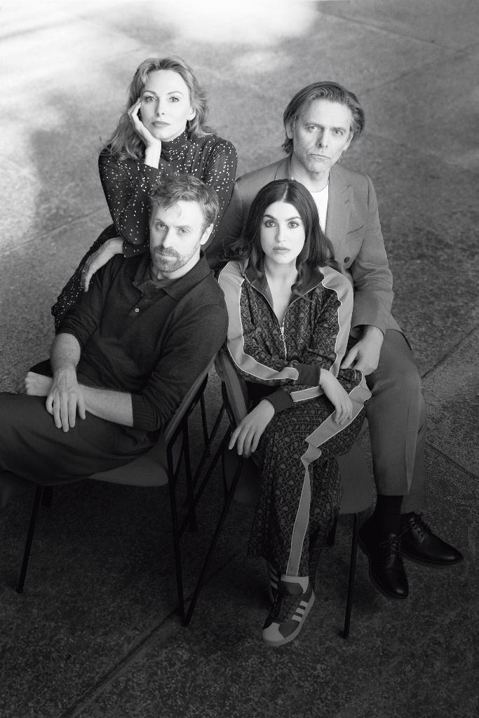 Zdjęcie promocyjne spektaklu ZAĆMIENIE W DWÓCH AKTACH Pabla Remóna w reżyserii Grzegorza Małeckiego: Anna Lobedan, Mateusz Rusin, Justyna Kowalska, Oskar Hamerski. Fot. Maciej Landsberg Zdjęcie promocyjne spektaklu ZAĆMIENIE W DWÓCH AKTACH Pabla Remóna w reżyserii Grzegorza Małeckiego: Anna Lobedan, Mateusz Rusin, Justyna Kowalska, Oskar Hamerski. Fot. Maciej Landsberg
